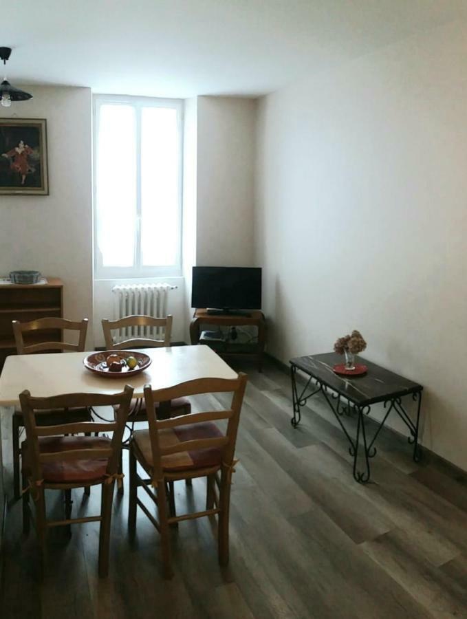 Rubis Apartment Жонзак Екстериор снимка